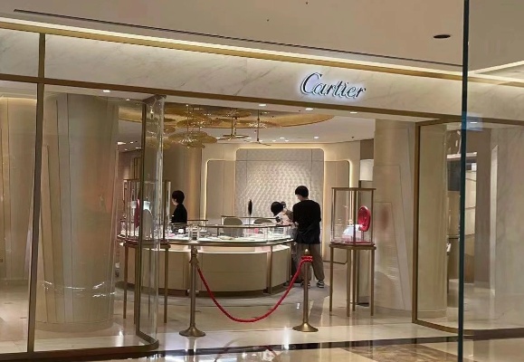 卡地亚手表新罗免税店 体验新罗免税店最新款卡地亚手表 专柜 消费者 手表资讯  第1张