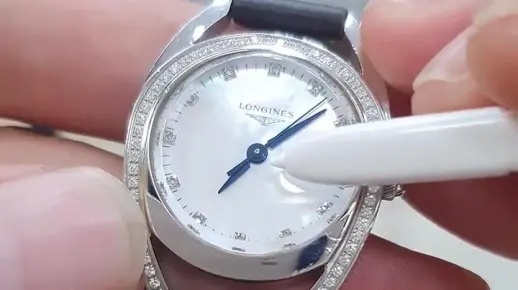 揭秘高仿手表的惯用伎俩：真假难辨，精巧巧匠。 正版 高仿 手表 手表资讯  第1张