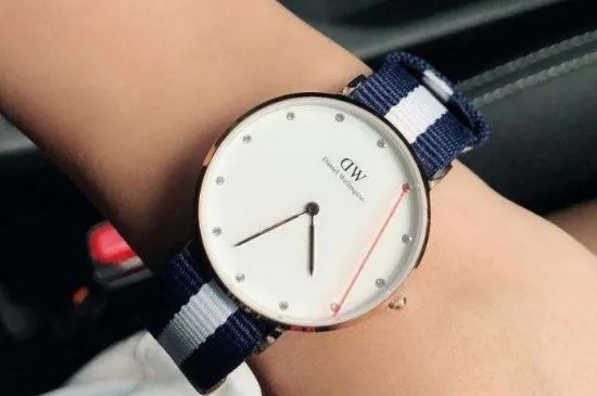 dw的手表怎么佩戴 教你正确佩戴dw手表的技巧 DW 手表 手表资讯  第1张