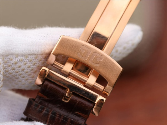 复刻表耐久秘密:持久耐用陪你走过四季风雨 四季 关键词 复刻表 手表资讯  第3张 复刻表耐久秘密:持久耐用陪你走过四季风雨 四季 关键词 复刻表 手表资讯  第3张