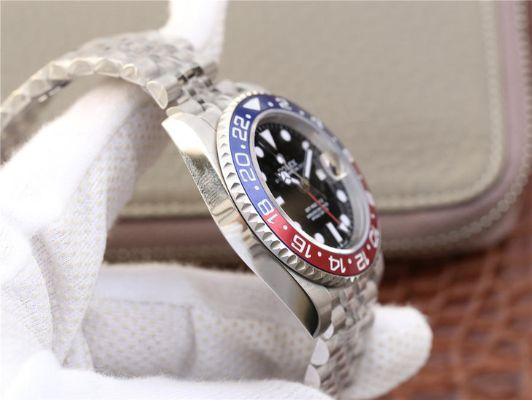 高仿水鬼表:完美复刻品质卓越性价比之选 复刻 鬼表 手表资讯 第1张 高仿水鬼表:完美复刻品质卓越性价比之选 复刻 鬼表 手表资讯 第1张