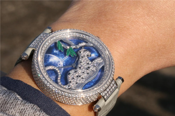 复刻手表:穿越时光的奢华演绎经典款式魅力再现 手表 复刻 手表资讯 第3张 复刻手表:穿越时光的奢华演绎经典款式魅力再现 手表 复刻 手表资讯 第3张