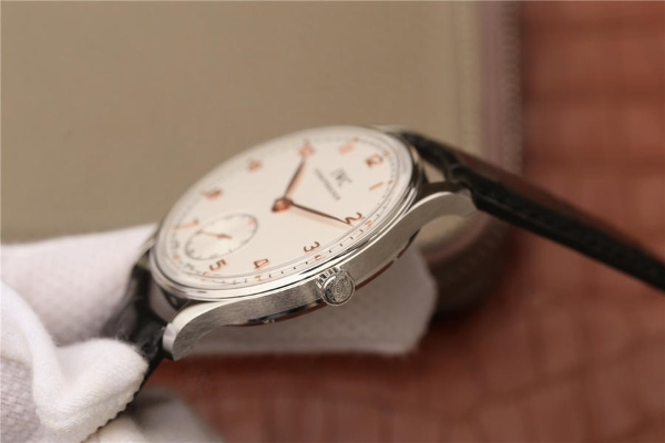 积家月相复刻表重量：奢华腕表的轻盈之美 复刻表 腕表 手表资讯  第2张