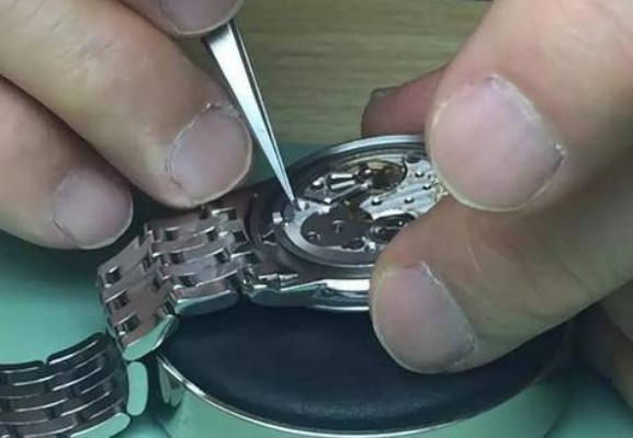 珍珠复刻手表使用指南:轻松掌握关闭方法,避免误操作 手表资讯 第1张 珍珠复刻手表使用指南:轻松掌握关闭方法,避免误操作 手表资讯 第1张