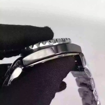 高仿手表:外观精致却质量堪忧,你敢戴吗 手表资讯 第3张 高仿手表:外观精致却质量堪忧,你敢戴吗 手表资讯 第3张